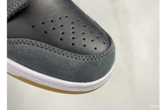 AR0778-001 Dark Black Grey Gum SB Dunk Nike Low 1121